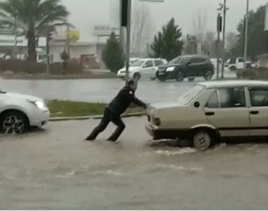 POLİS BU HAREKETİYLE GÖNÜLLERE TAHT KURDU