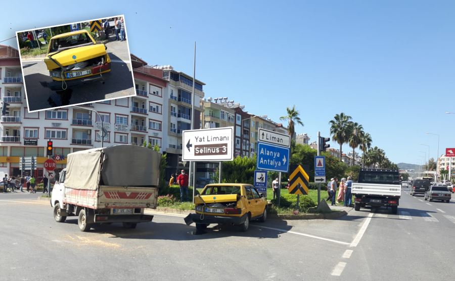 AMBULANSA YOL VEREYİM DERKEN KAZA YAPTI