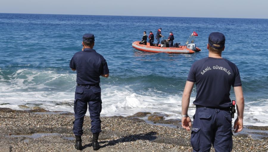 DENİZDE KAYBOLAN DOKTORU ARAMA ÇALIŞMALARI SÜRÜYOR