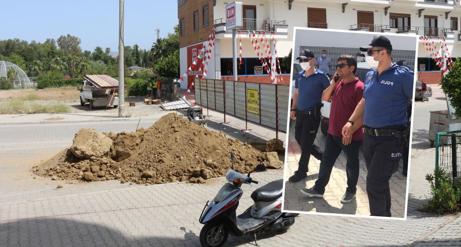 “ÖZEL MÜLKÜM” DİYEREK KAVŞAĞI TRAFİĞE KAPATTI