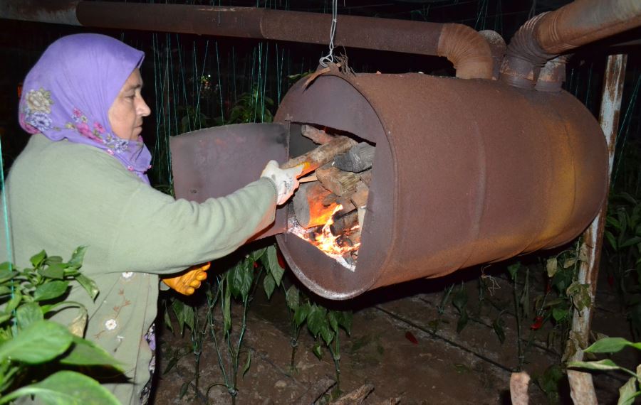 ZİRAİ DON UYARISI KADIN ÜRETİCİLERİ DE UYUTMADI