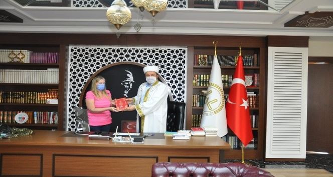 DANİMARKALI KADIN MÜSLÜMAN OLDU
