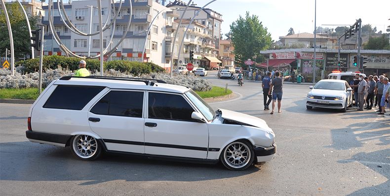 KIRMIZI IŞIKTA GECEN İKİ KARDEŞ ÖLÜMDEN DÖNDÜ