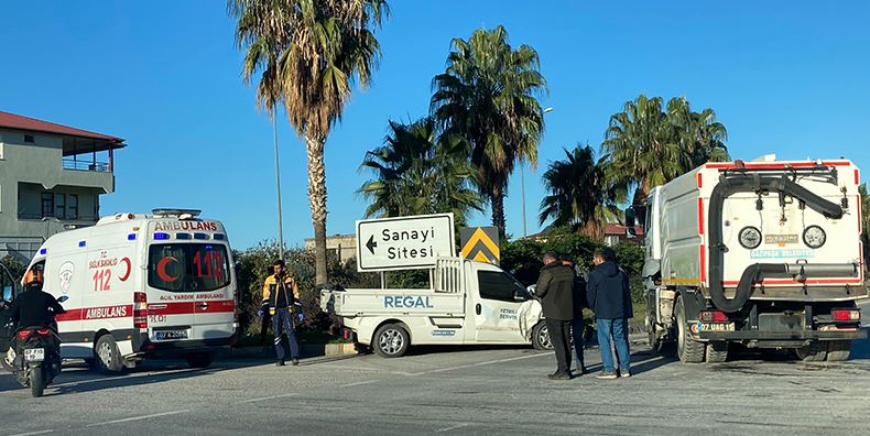 SANAYİ KAVŞAĞI’NDA KAZA: 3 YARALI