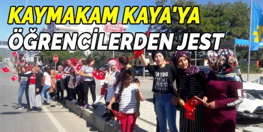 KAYMAKAM KAYA`YA ÖĞRENCİLERDEN JEST