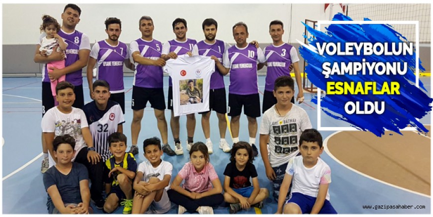 VOLEYBOLUN ŞAMPİYONU ESNAFLAR OLDU